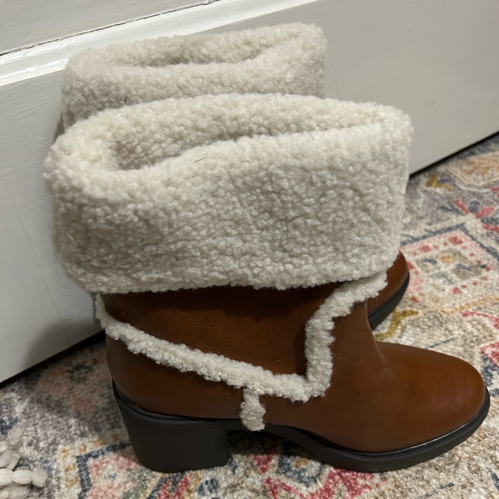 Justfab Ellie Sherpa trim heeled booties size 9-New